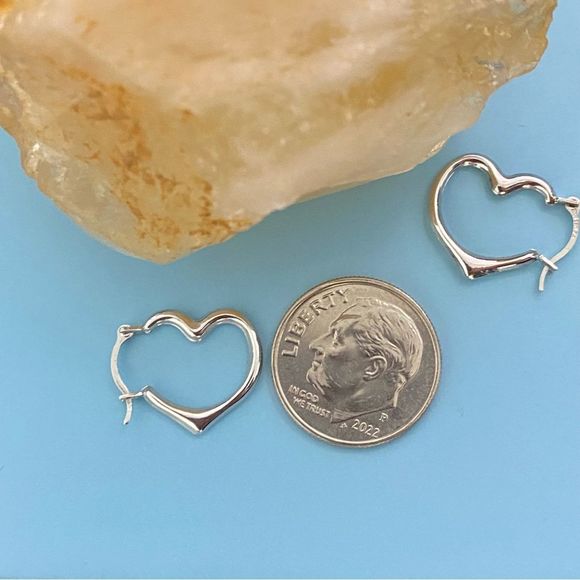 10k White Gold Heart Shaped Hoop Earrings NWOT - Picture 2 of 3